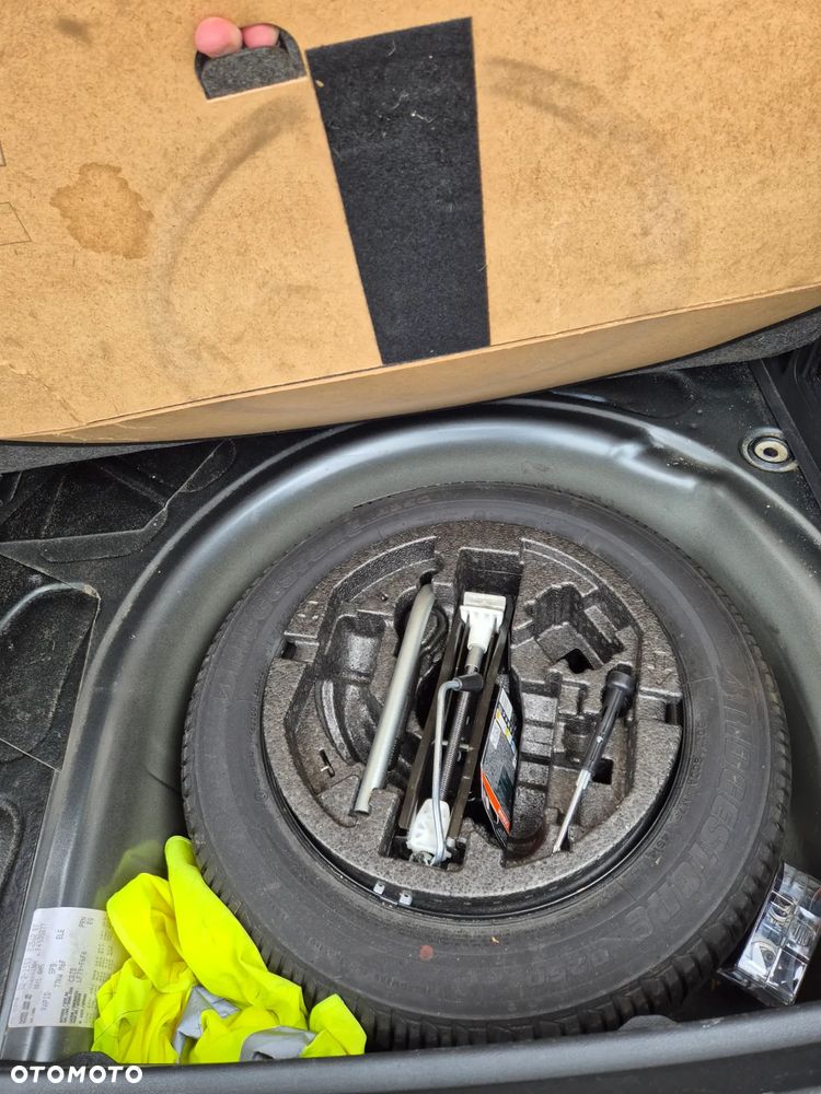 Skoda RAPID 1.2 TSI Ambition - 14