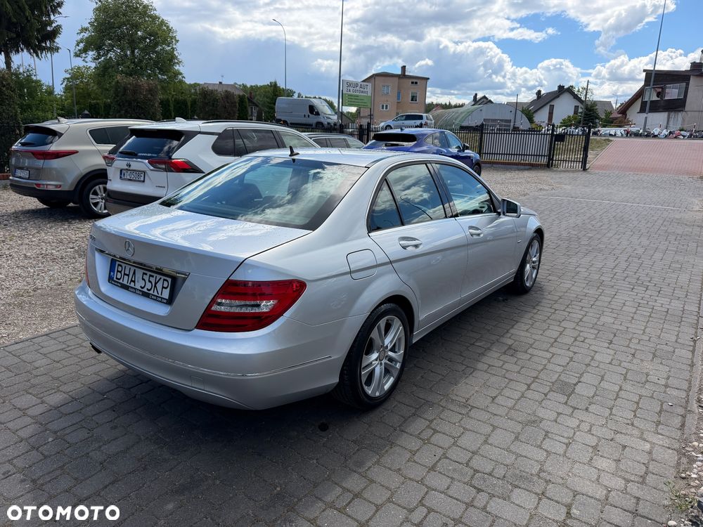 Mercedes-Benz Klasa C 180 CGI BlueEff Avantgarde - 39
