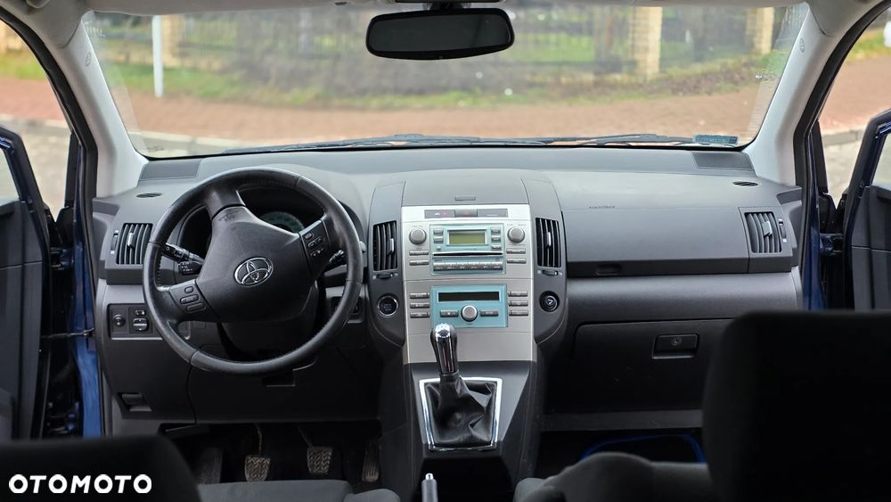 Toyota Corolla Verso - 5