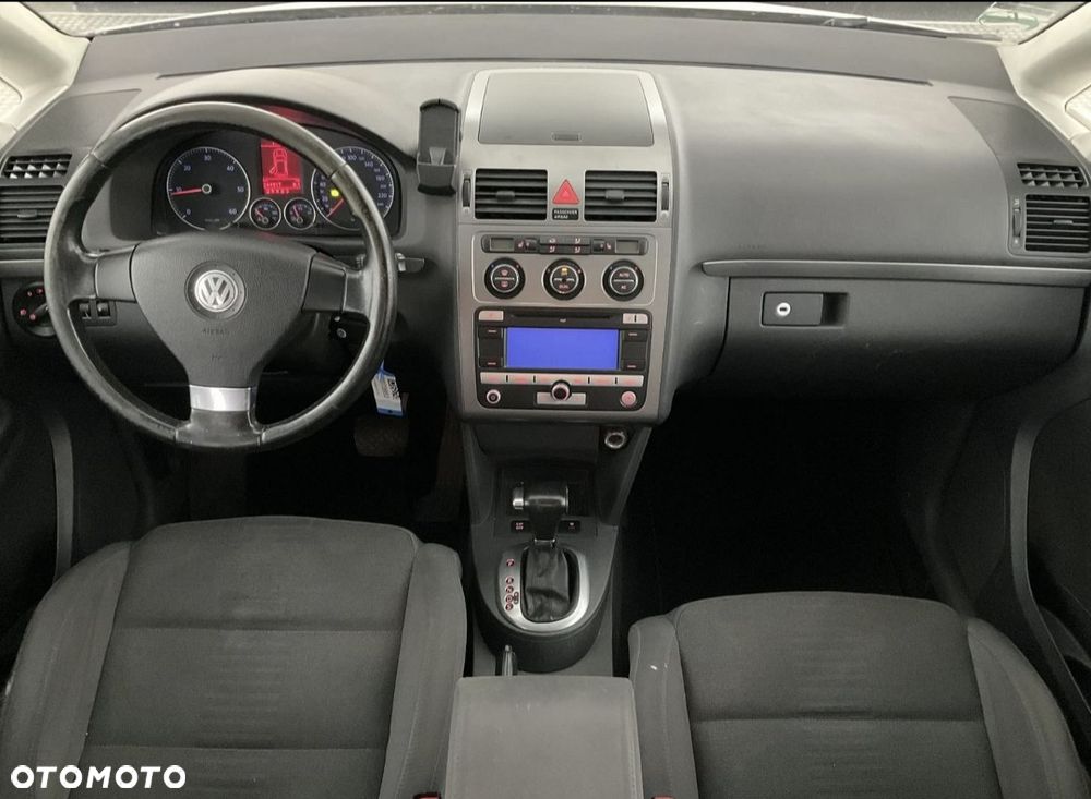 Volkswagen Touran 2.0 TDI Highline DSG - 10