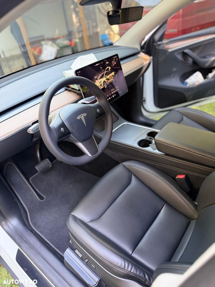 Tesla Model Y - 7