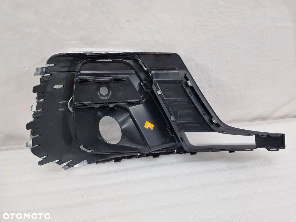 AUDI A8 D5 LIFT 4N0 21- LEWA KRATKA BOCZNA ZDERZAKA PRZEDNIEGO PRZÓD Z CHROMEM NA PDC , NR 4N0807681 + 4N0807151B , NR AUKCJI D/26 - 13
