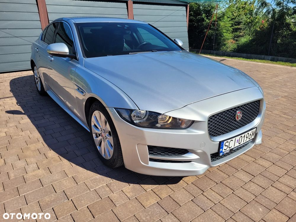 Jaguar XE 2.0 D R-Sport - 7