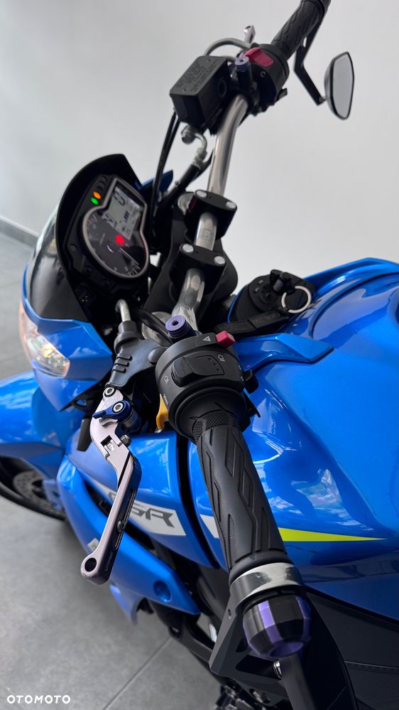 Suzuki GSR - 9