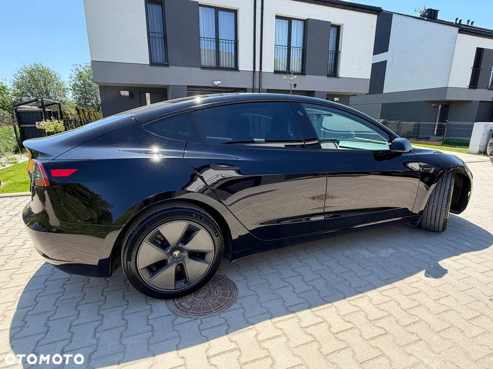 Tesla Model 3 - 4