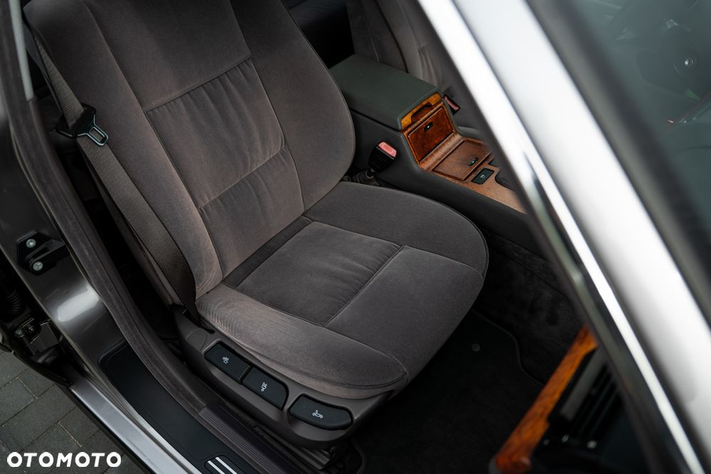 BMW Seria 7 730i - 28