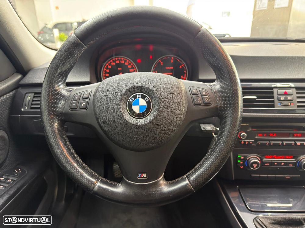 BMW 318 d Pack M - 14