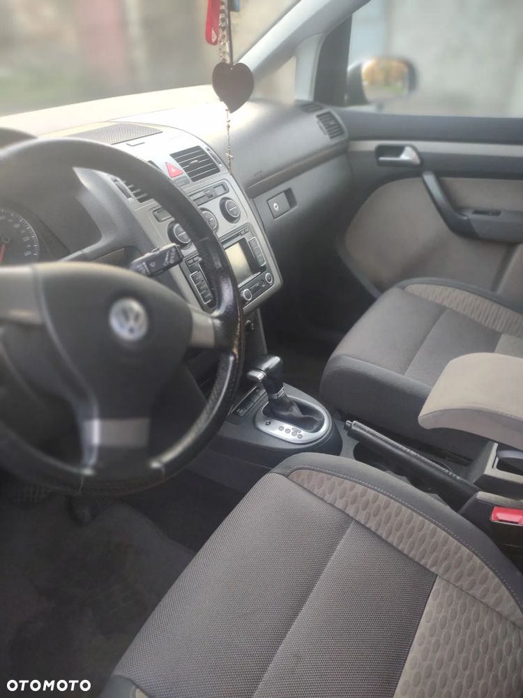 Volkswagen Touran 1.4 TSI DSG Cross - 9