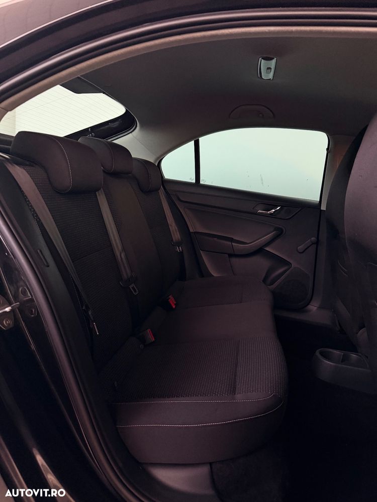 Skoda RAPID 1.2 TSI Elegance - 22