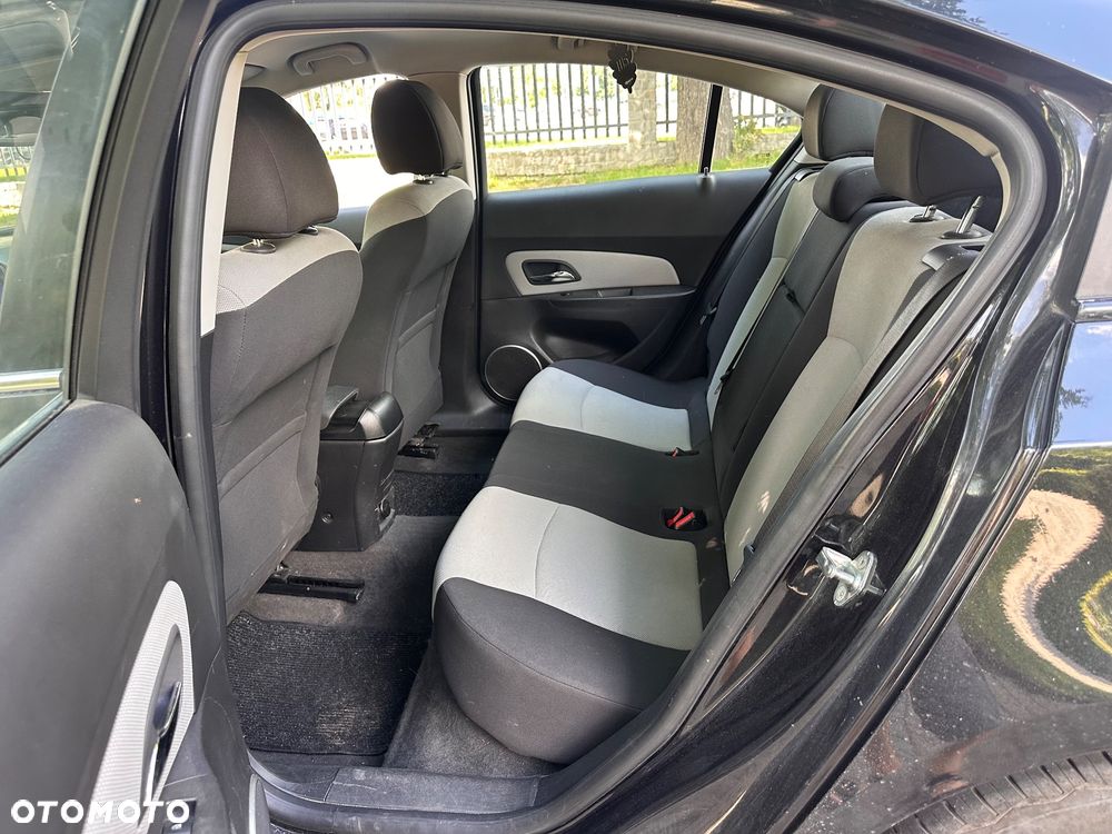 Chevrolet Cruze 1.8 LS+ - 17