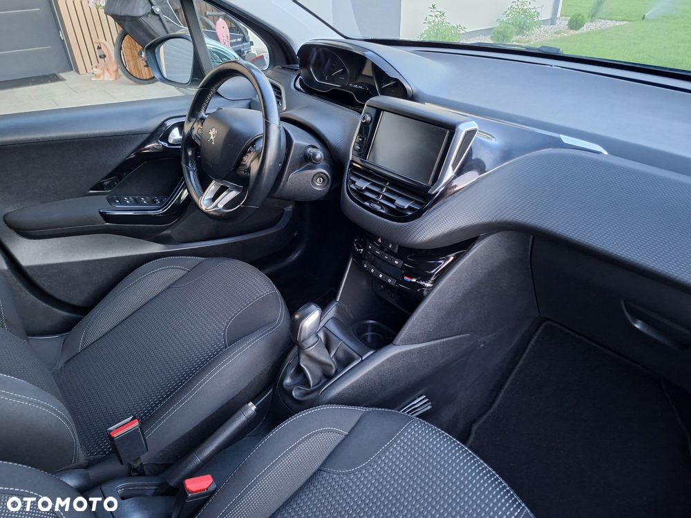 Peugeot 208 - 6