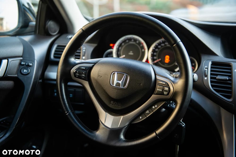 Honda Accord 2.0 Executive - 26