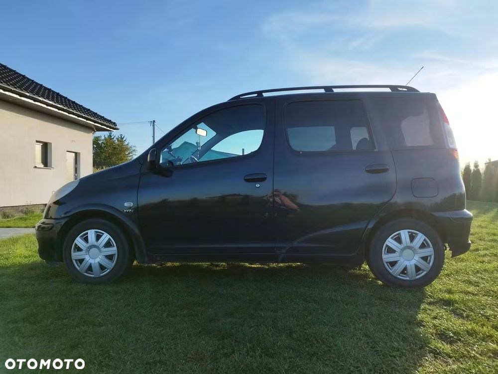 Toyota Yaris Verso 2004 photo 4