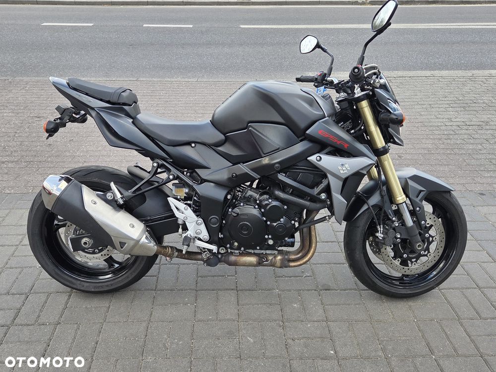 Suzuki GSR - 15