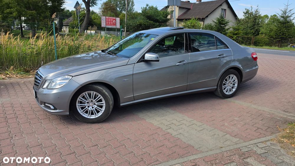 Mercedes-Benz Klasa E 250 CGI BlueEFFICIENCY 7G-TRONIC Elegance - 27