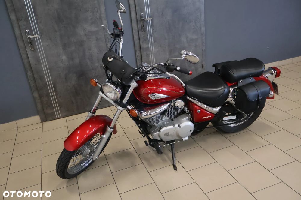 Suzuki Intruder - 11
