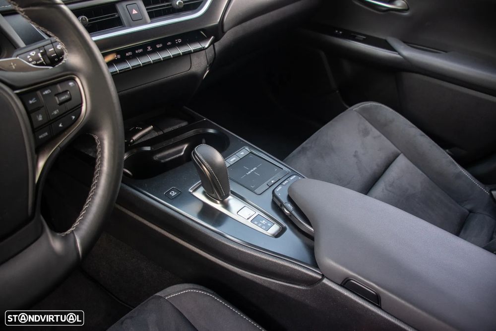 Lexus UX 300e - 13