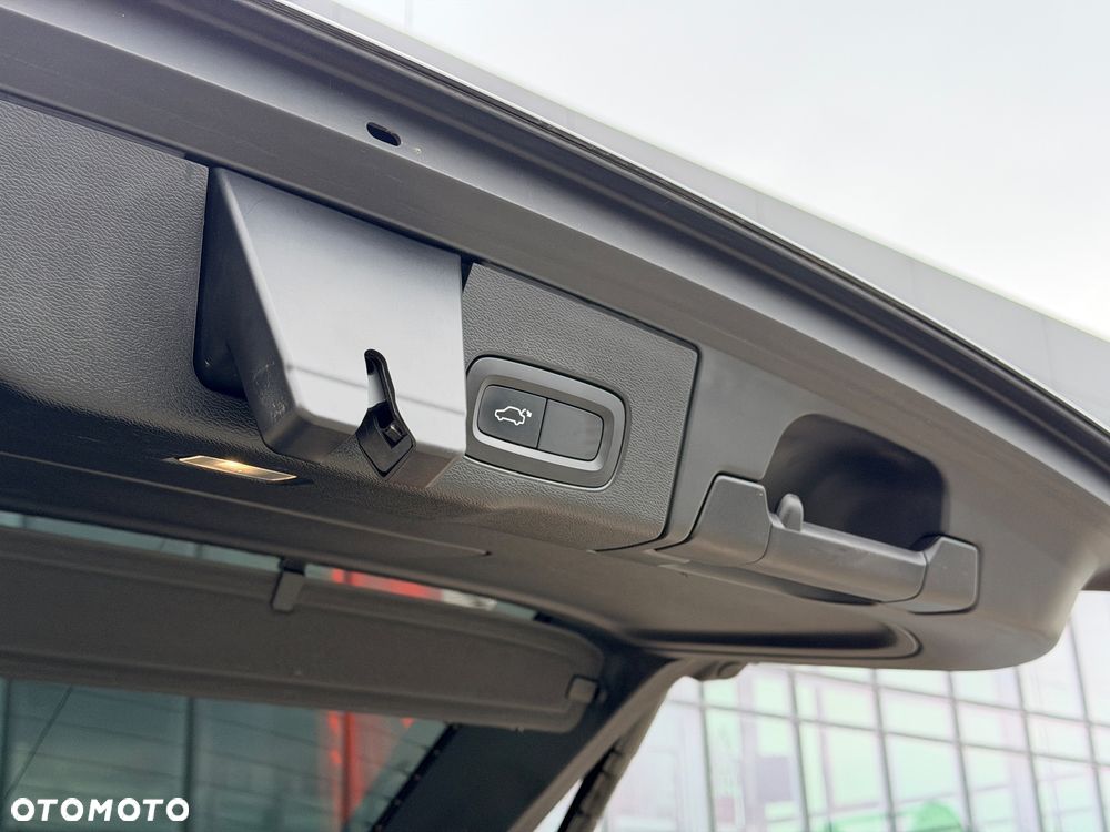 Volvo XC 60 T4 R-Design - 22