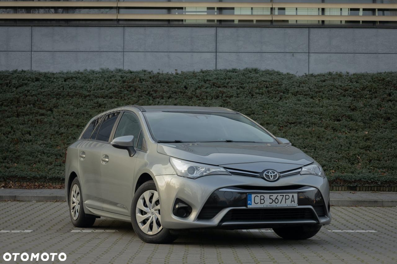 Toyota Avensis Combi 1.6 - 9