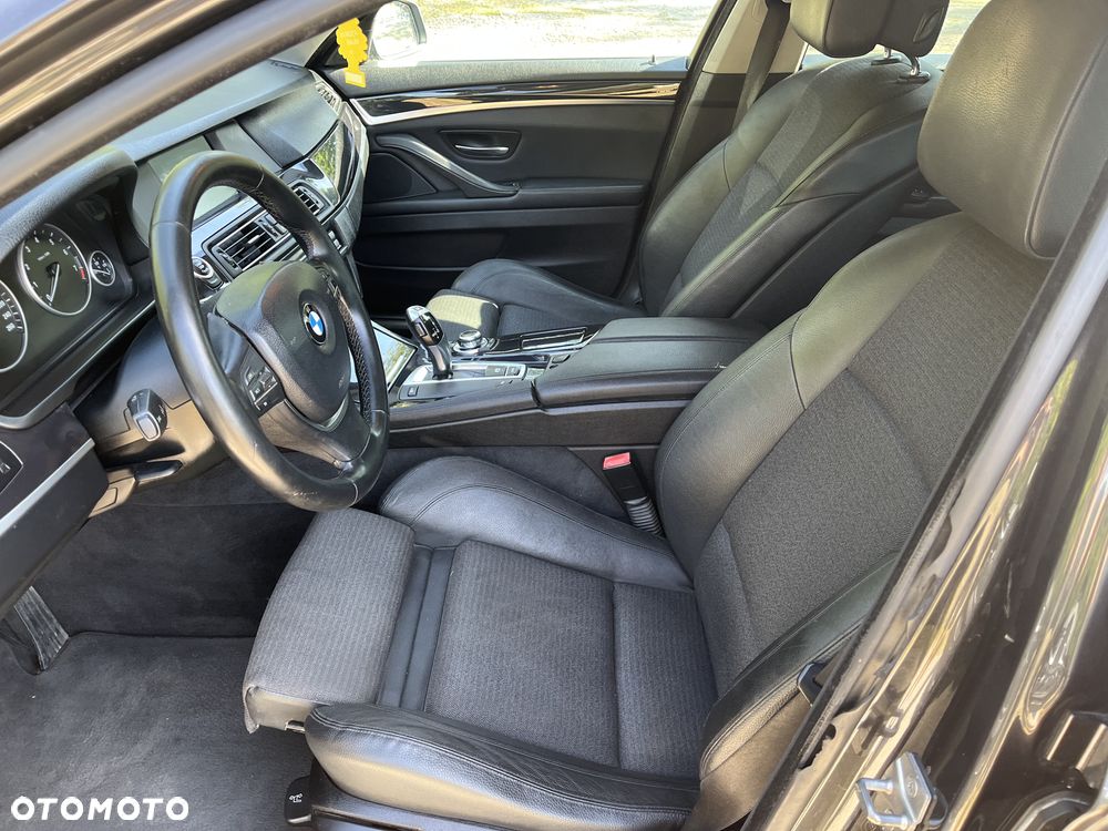 BMW Seria 5 523i - 28