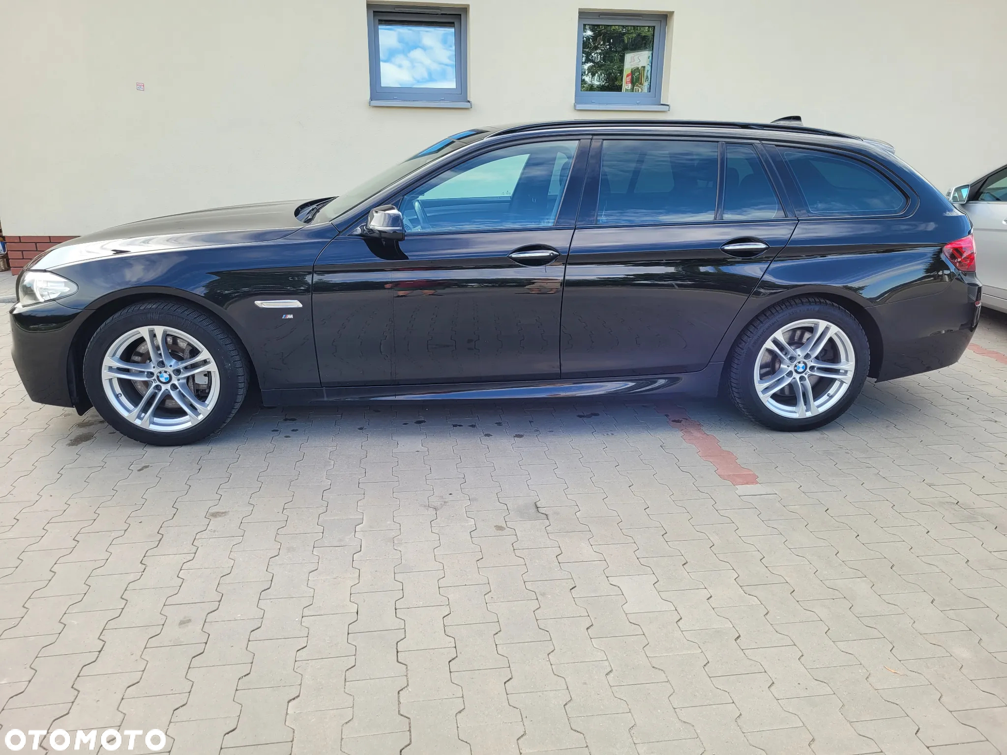 BMW Seria 5 530d xDrive Touring - 2