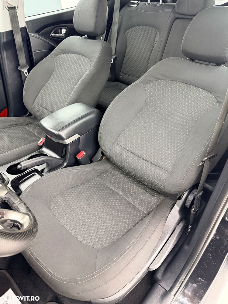 Hyundai ix35 1.7 CRDI 2WD blue Finale Silver - 19