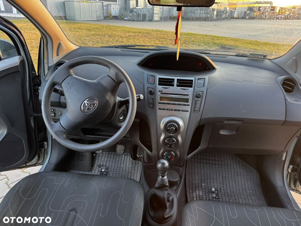 Toyota Yaris 1.33 Luna - 5