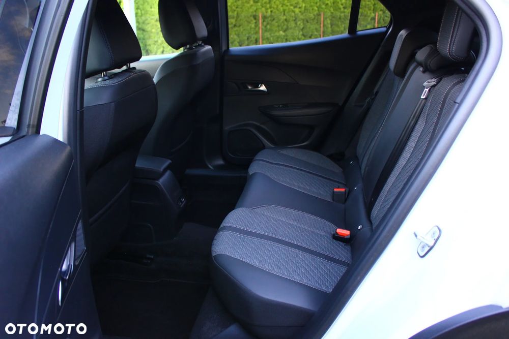 Peugeot 2008 1.5 BlueHDi Allure S&S EAT8 - 33