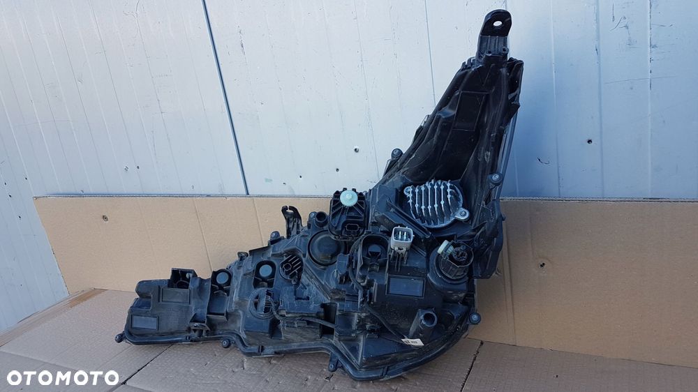 lampa przód prawa toyota corolla e21 hb kombi full led - 11