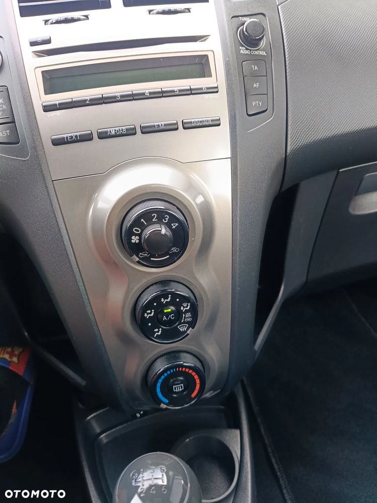 Toyota Yaris - 15