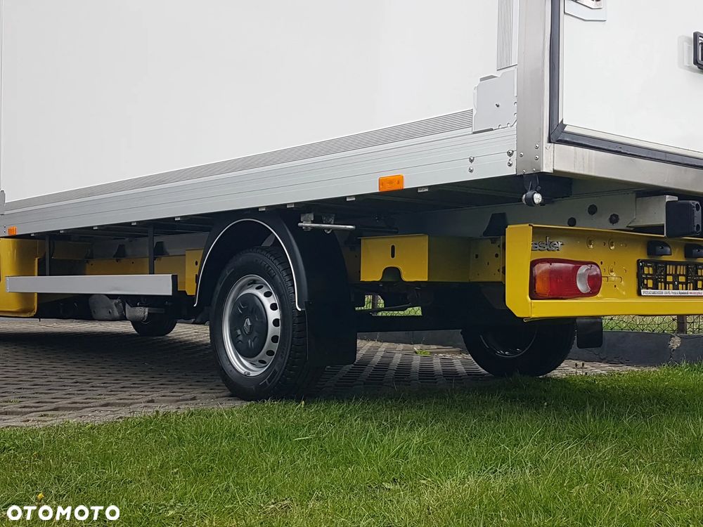 Renault MASTER KONTENER 8EP 4,22x2,24x2,24 KLIMA KRAJOWY MANUAL  6-BIEGÓW DMC 3500 KG - 23