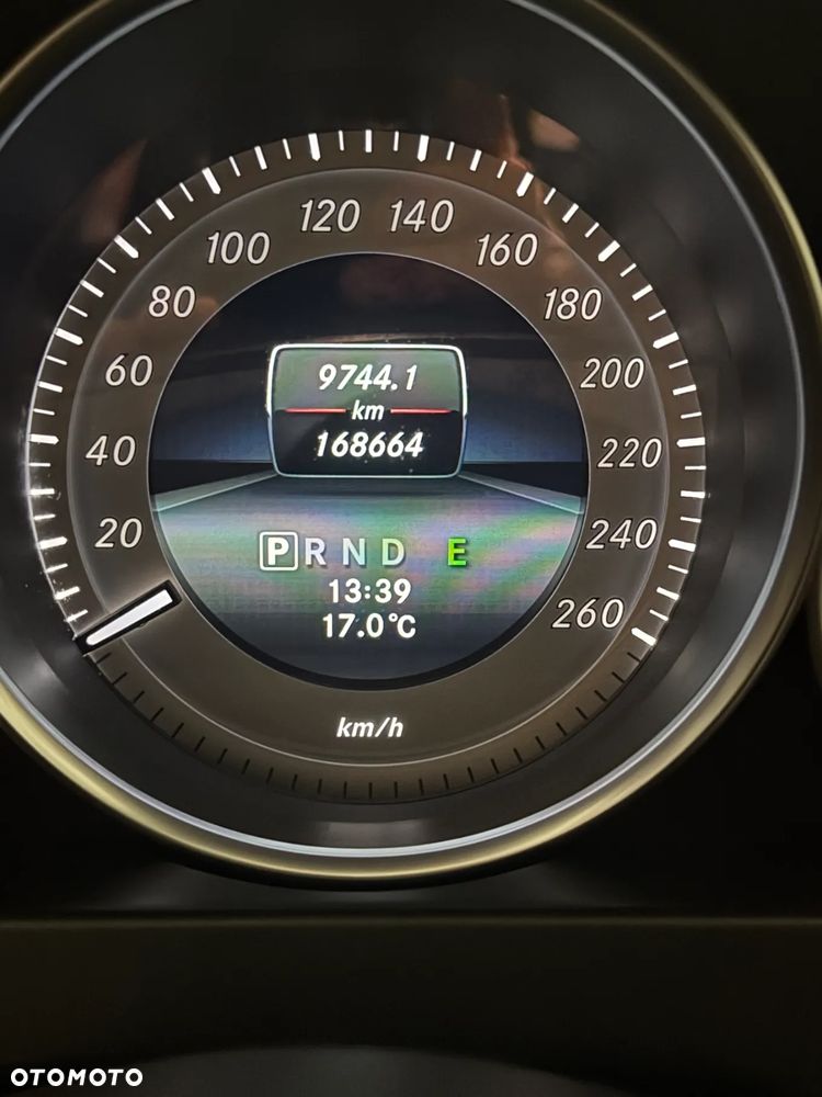 Mercedes-Benz Klasa C 220 T CDI DPF (BlueEFFICIENCY) 7G-TRONIC Avantgarde - 20