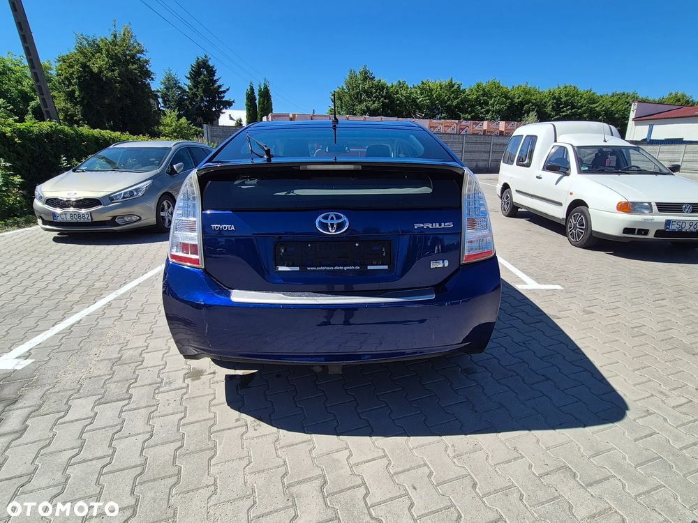 Toyota Prius (Hybrid) Executive - 25