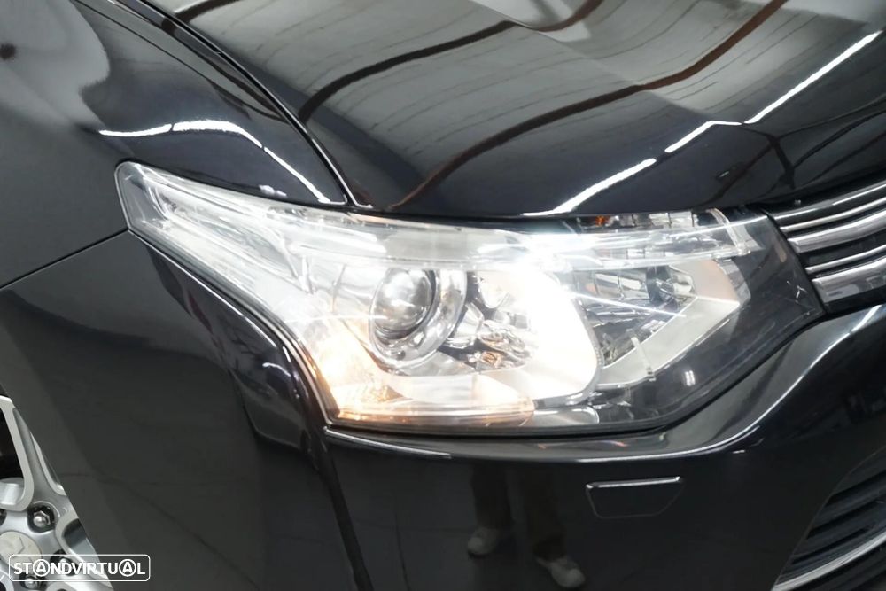 Mitsubishi Outlander 2.0 4WD Plus - 7