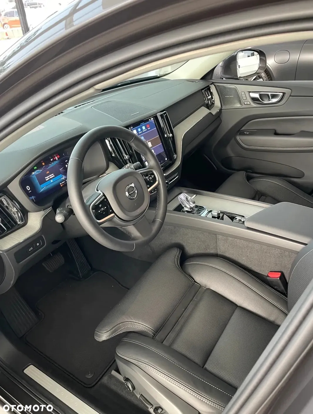 Volvo XC 60 T8 Plug-In Hybrid AWD Ultra Bright - 6