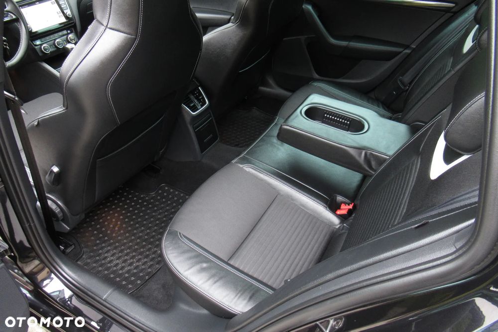 Skoda Octavia 2.0 TDI DSG RS - 38