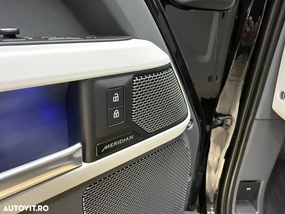 Land Rover Defender - 28