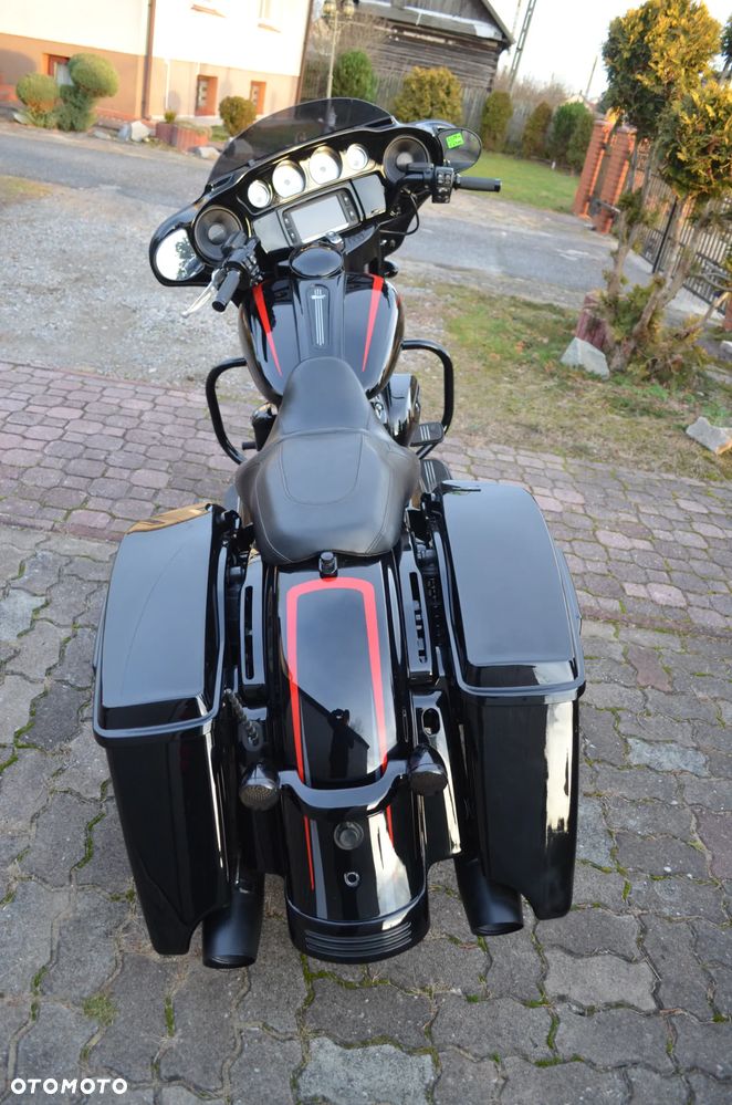 Harley-Davidson Touring Street Glide - 17