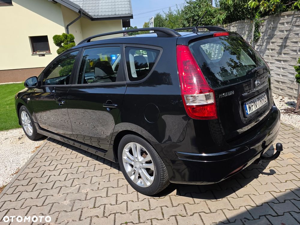 Hyundai i30 i30cw 1.6 CRDi Automatik Comfort - 2