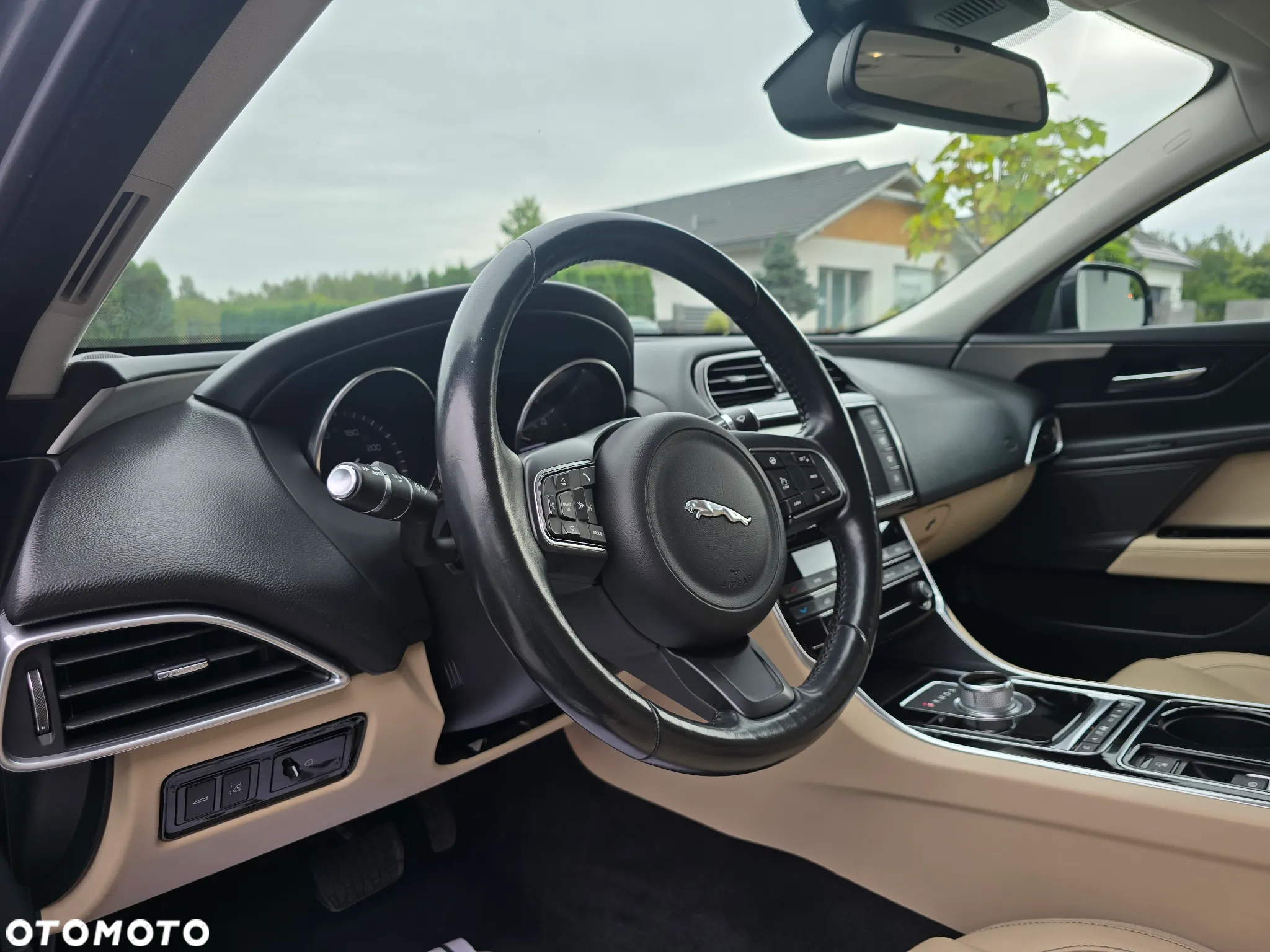 Jaguar XE 20d Prestige - 8