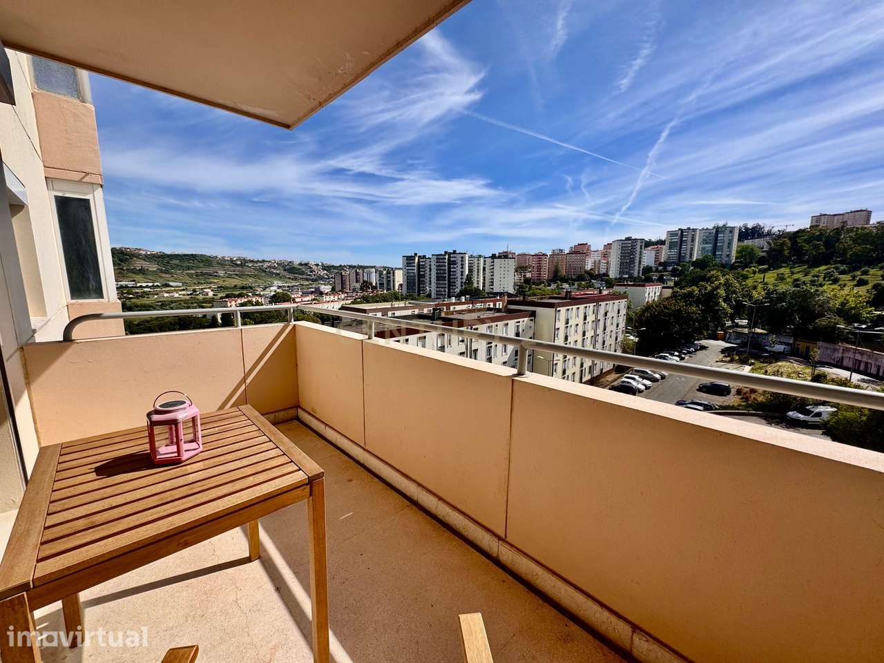 Apartamento T2 Renovado com Vista Panorâmica em Santo António dos Cava - Grande imagem: 2/12
