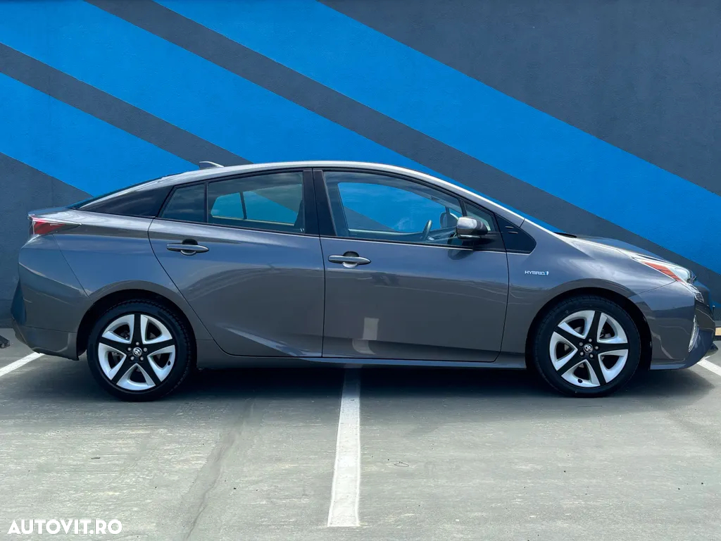 Toyota Prius Hybrid Executive - 8