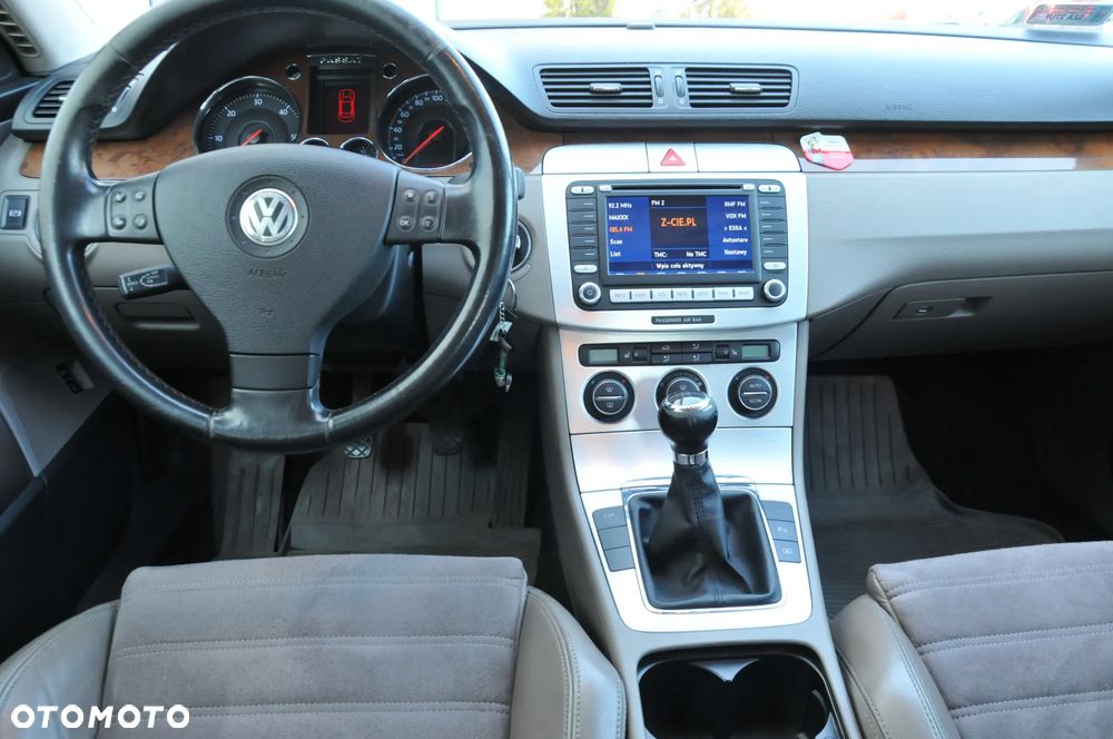 Volkswagen Passat 2.0 TDI DPF Highline - 16