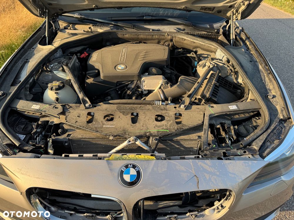 BMW Seria 5 528i xDrive Luxury Line - 7