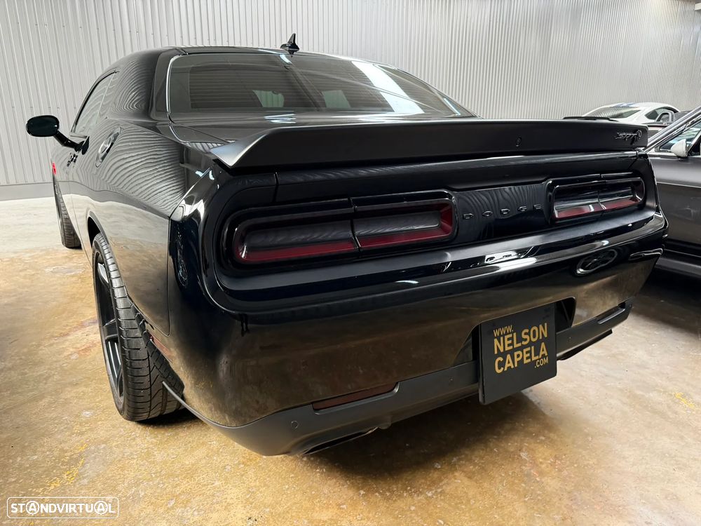 Dodge Challenger Auto SRT Hellcat - 7