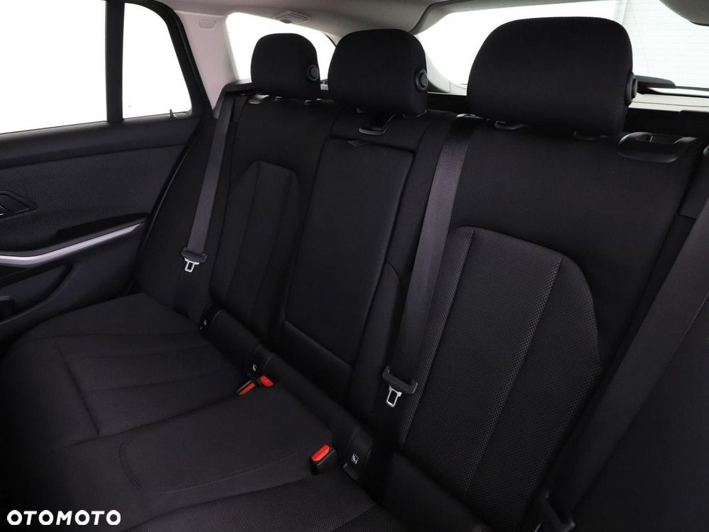 BMW Seria 3 318i - 18