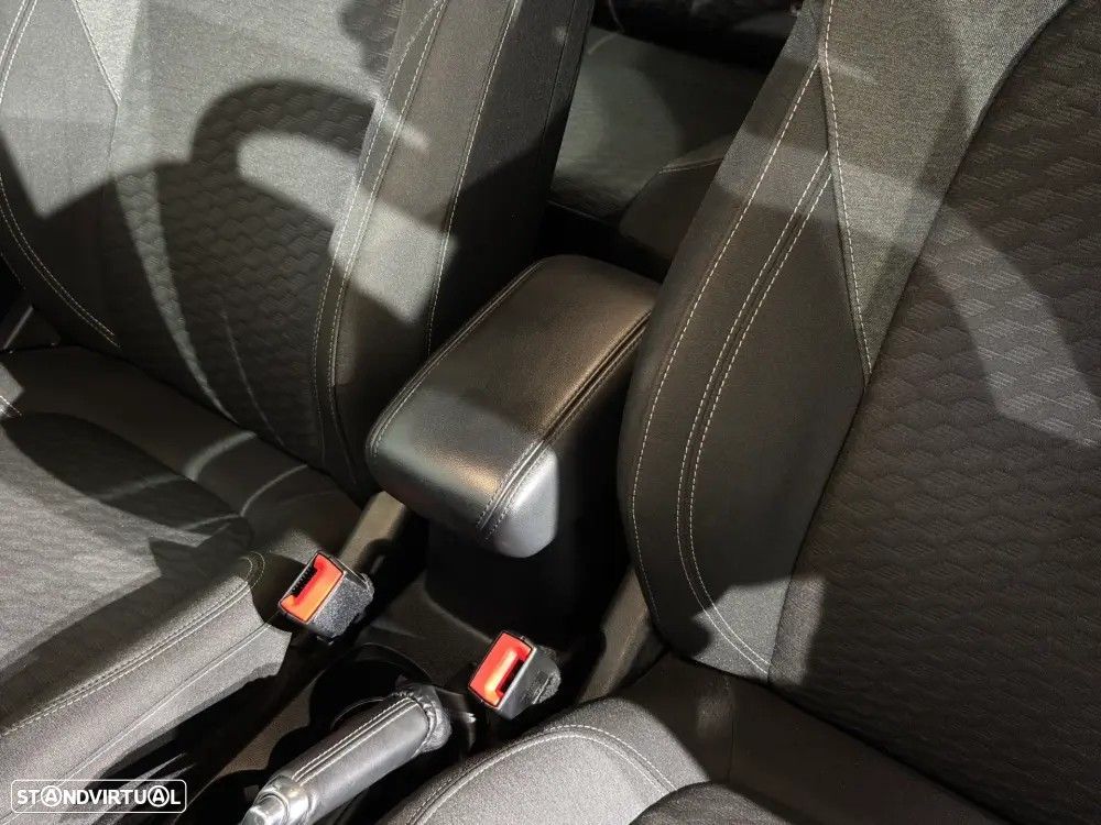 Ford Puma 1.0 EcoBoost MHEV Titanium Design - 17