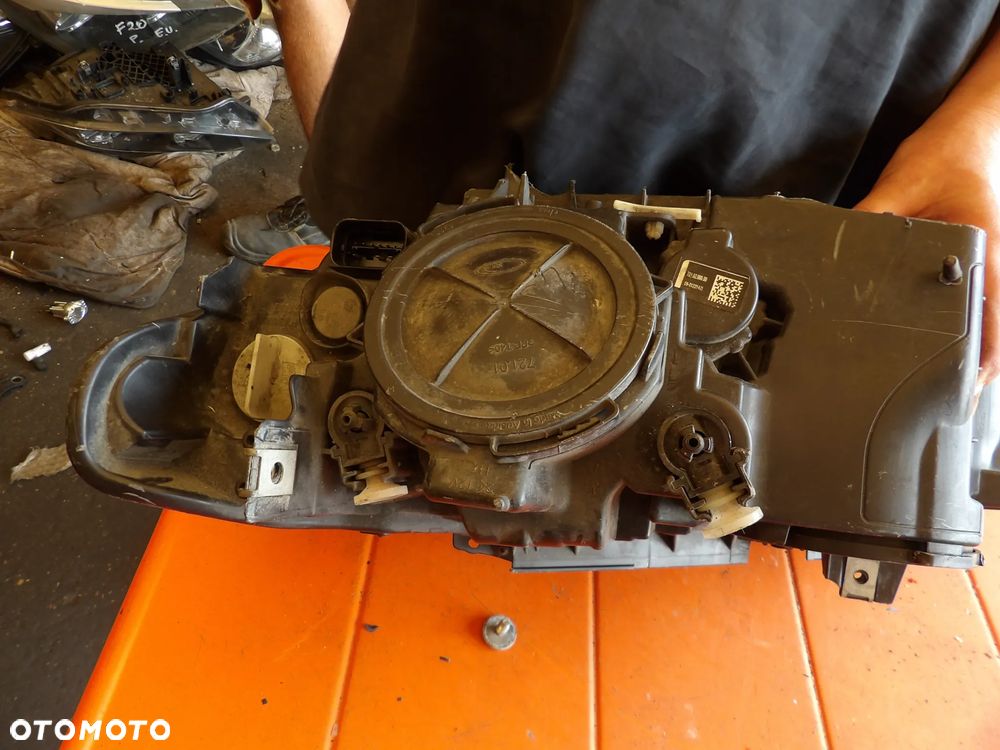 BMW - F30 - H7 - URWANE UCHO - PRAWA LAMPA PRZEDIA - EUROPA - 7259524 - 9
