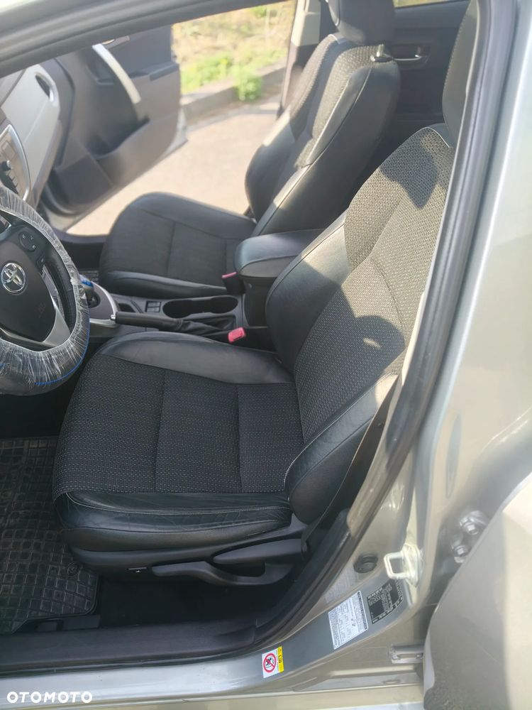 Toyota Auris ver-1-8-hsd-luna - 22