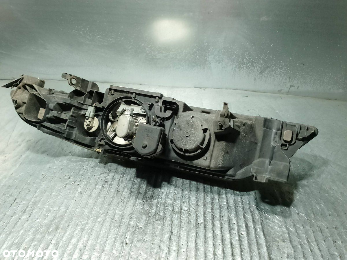 LAMPA PRZÓD PRAWA XENON RENAULT LAGUNA II 8200163324  89006907 - 2